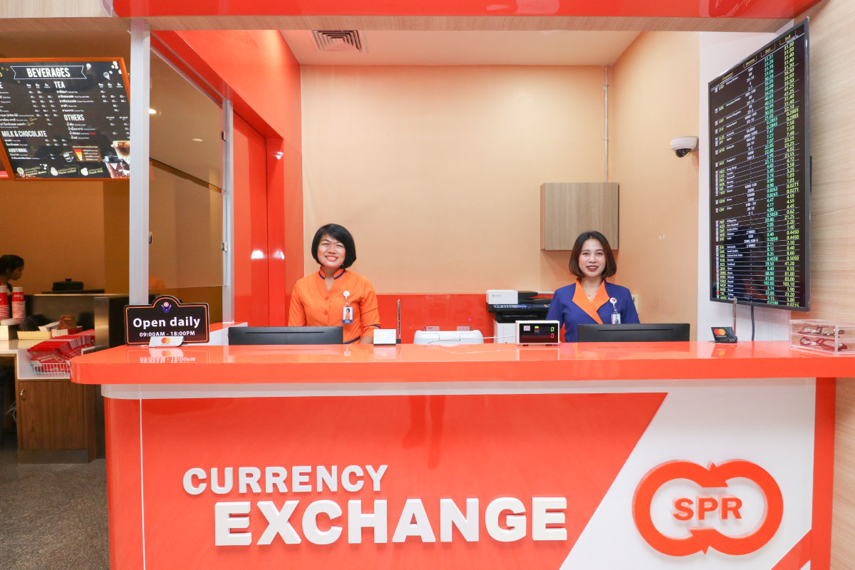 Обмен бангкок. Exchange сервис. Currency Exchange. Супер Рич Бангкок Обменник. Vejthani Hospital Bangkok.