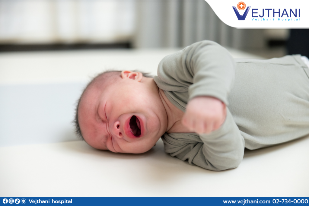 การเคลื่อนไหวผิดปกติบางอย่างในทารกอาจทำให้คุณพ่อคุณแม่สับสนและกังวลใจ บทความนี้จะช่วยไขข้อข้องใจว่าอาการแบบไหนคือการสะดุ้งหรือการเคลื่อนไหวปกติ และอาการแบบไหนคือสัญญาณเตือนของอาการชักที่ต้องรีบปรึกษากุมารแพทย์